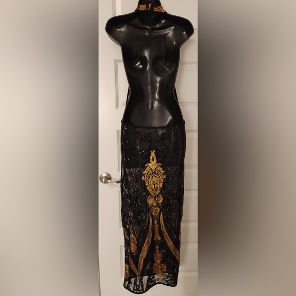 ⭐️Black & Gold Halter Maxi Dress - Picture 6 of 11
